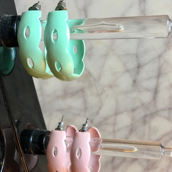 Pair of Spring Colored Hoop Earrings - Picture 5 of 6
